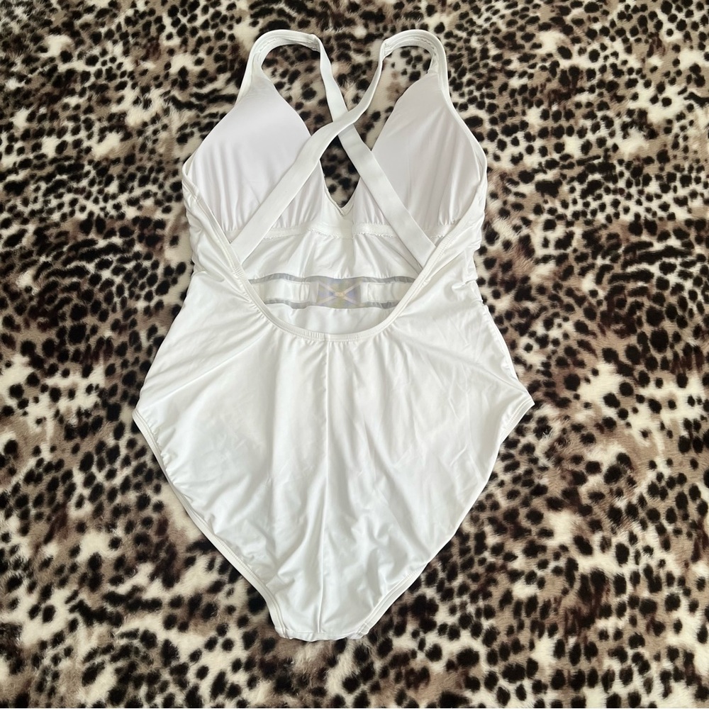 La Blanca US size 16 women’s white cross back one piece swimsuit - Picture 9 of 9